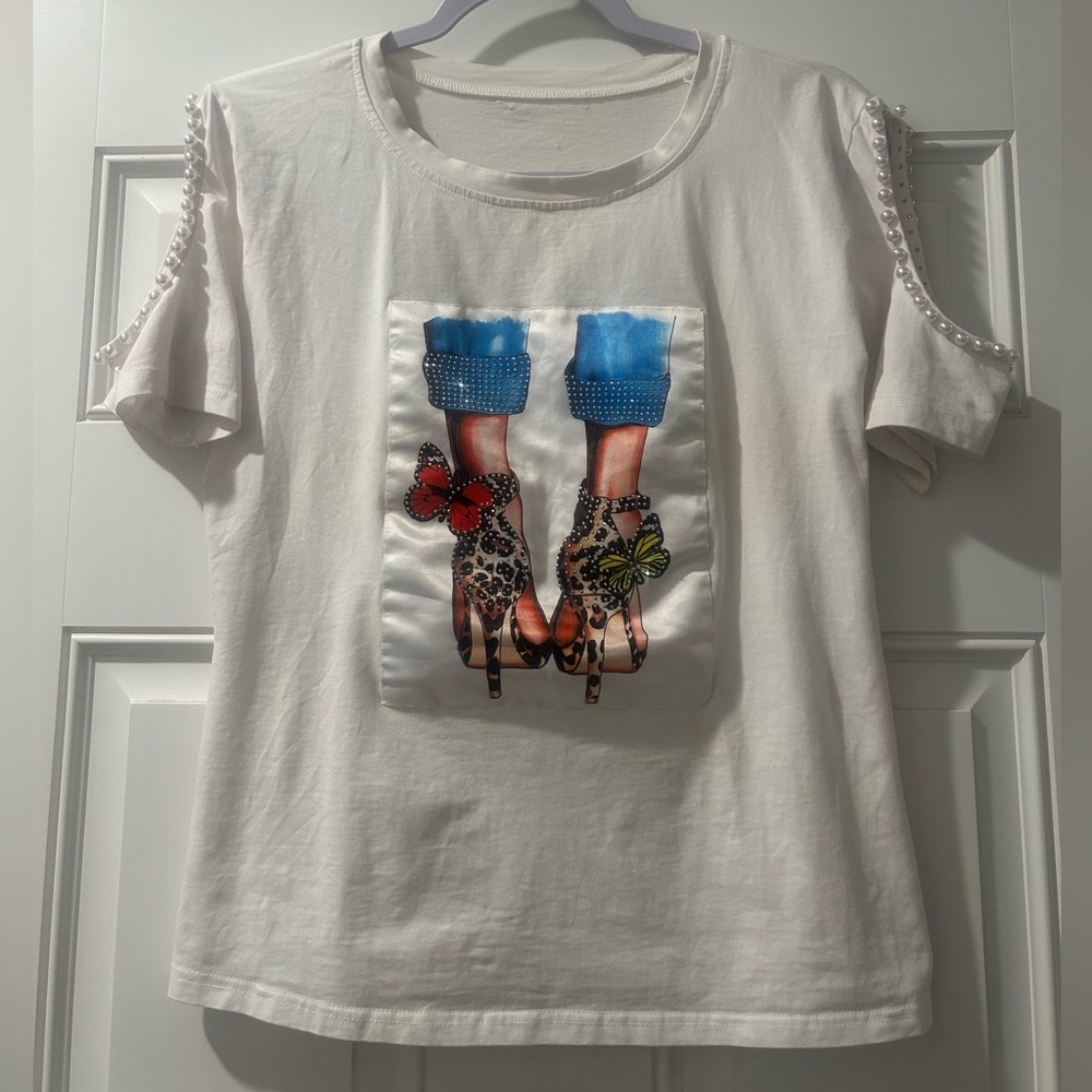Women’s Boutique Open Shoulder Pearl and Stone Embellished Tee Size Small